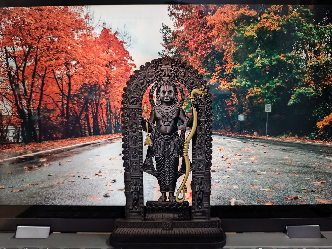 राम लला दिव्य प्रतिमा टेबल टॉप स्टैंडी - Image 6